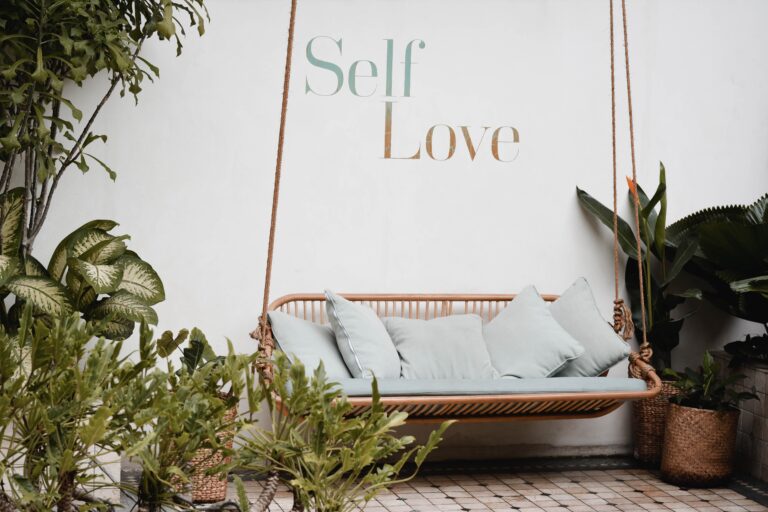 5 Inspiring Self Love Accounts You Should Follow Right Now
