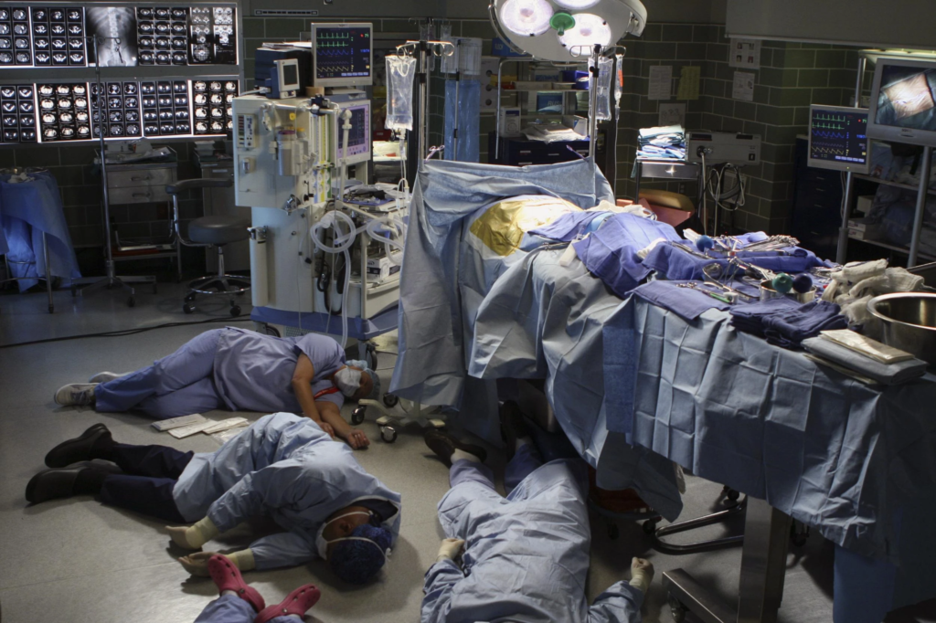 screen grab of operation room during grey's anatomy's 'wishin and hopin' episode